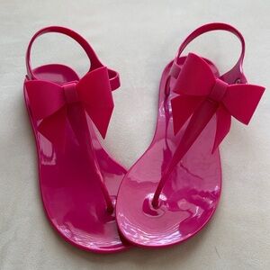 Crown & Ivy Vibrant Pink Bow Sandals